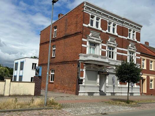 Haus zum Kauf 699.000 € 18 Zimmer 500 m² 571 m² Grundstück frei ab sofort Arneburger Straße 57 Tangermünde Tangermünde 39590