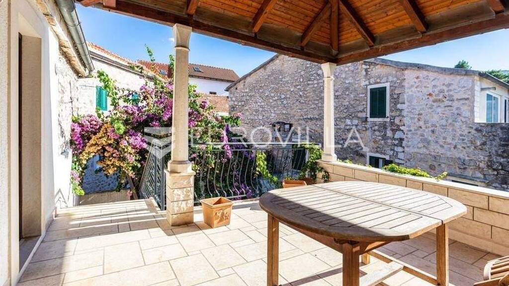 Haus zum Kauf 350.000 € 3 Zimmer 184 m² Jelsa Jelsa 21465