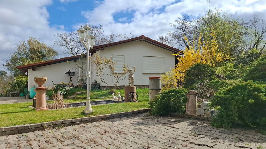 Bungalow zur Miete 950 € 3 Zimmer 76 m² frei ab 01.05.2026 Alter Mainzer Weg 3 Bauschheim Rüsselsheim am Main 65428