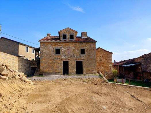 Haus zum Kauf 175.000 € 5 Zimmer 240 m² Motovun