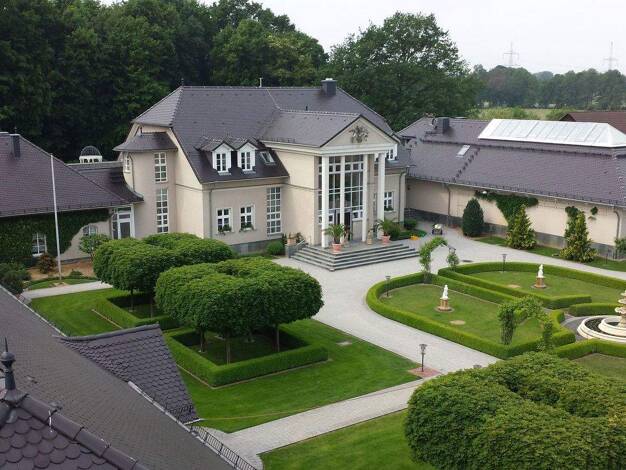 Villa zum Kauf provisionsfrei 1.500.000 € 12 Zimmer 1.082 m² 9.536 m² Grundstück Papitz Kolkwitz 03099
