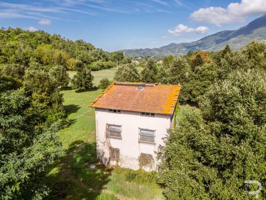 Bauernhaus zum Kauf 300.000 € 4 Zimmer 230 m² 10.000 m² Grundstück frei ab sofort Camaiore 55041