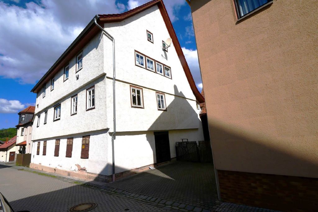 Mehrfamilienhaus zum Kauf 295.000 € 12 Zimmer 340 m²<br/>Wohnfläche 3.123 m²<br/>Grundstück Schalkau Schalkau 96528