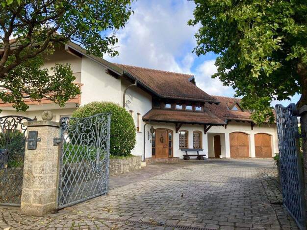 Einfamilienhaus zum Kauf provisionsfrei 720.000 € 8 Zimmer 250 m² 2.900 m² Grundstück Schwabhausen 97944