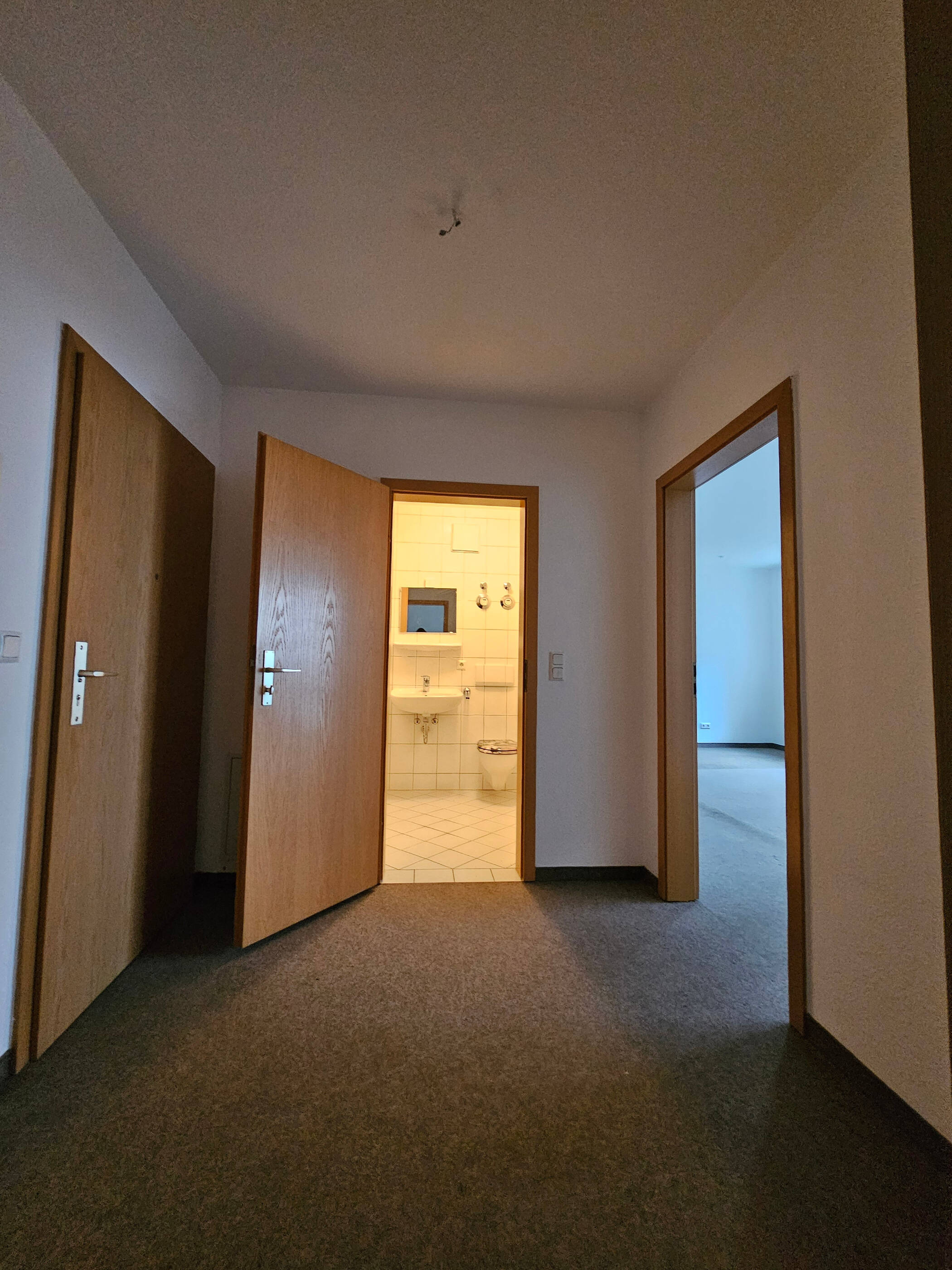 Gemütliche 2 Raum Wohnung mit Balkon im Zentrum – Zöllnerstr. 7, 9111 Chemnitz – Vorschaubild 4