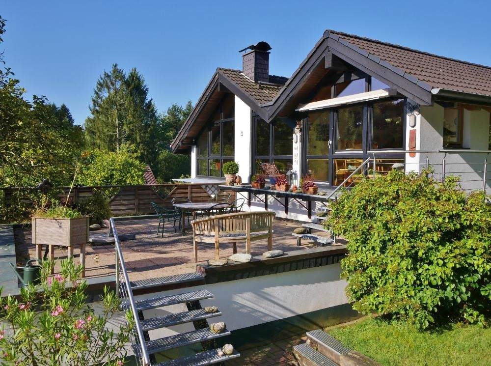 Immobilie in Haan - Sehr vielseitig nutzbares Dreifamilienhaus auf großem Grundstück in grüner Stadtrandlage von Haan - Bild 0