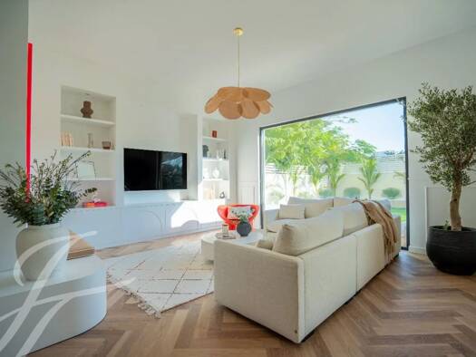 Villa zur Miete provisionsfrei 54.167 € 3.720 m² 4.984 m² Grundstück The Lakes