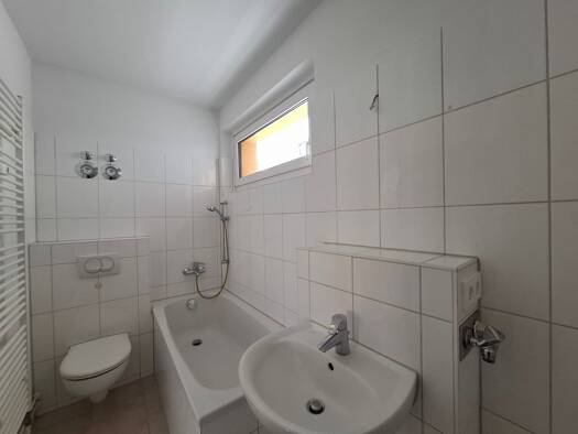 Wohnung zur Miete 544 € 2,5 Zimmer 73,7 m² 7. Geschoss frei ab 01.08.2026 Senftenberger Ring 24 Märkisches Viertel Berlin 13435