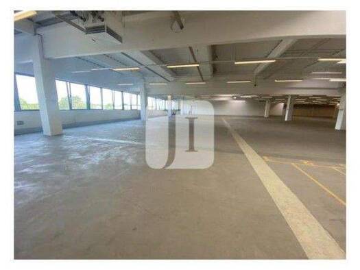 Lagerhalle zur Miete 11.300 m² Lagerfläche teilbar ab 5.500 m² Bad Oldesloe 23843