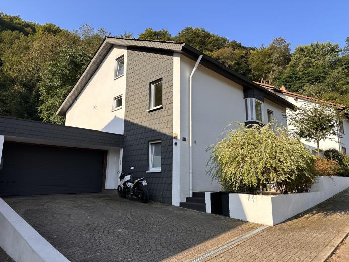 Einfamilienhaus zum Kauf provisionsfrei 539.000 € 8 Zimmer 214 m²<br/>Wohnfläche 556 m²<br/>Grundstück Oberwürzbach St. Ingbert 66386