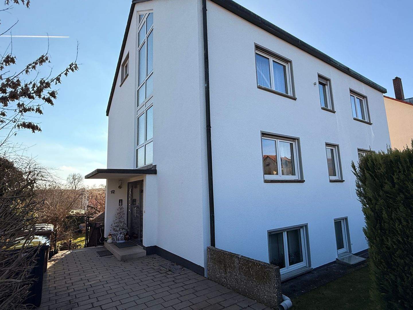 Immobilie in Zirndorf - ** ZIRNDORF; wertstabile Anlageimmobilie mit großzügiger Gartenfläche, KFZ Stellplatz und zuverlässigen Mietern ** - Bild 3