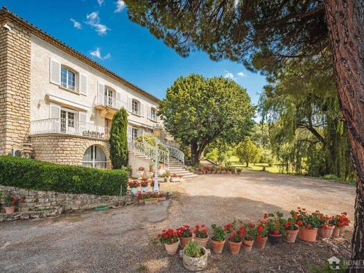 Einfamilienhaus zum Kauf 1.294.000 € 310 m² 24.455 m² Grundstück Centre Nord Apt 84400