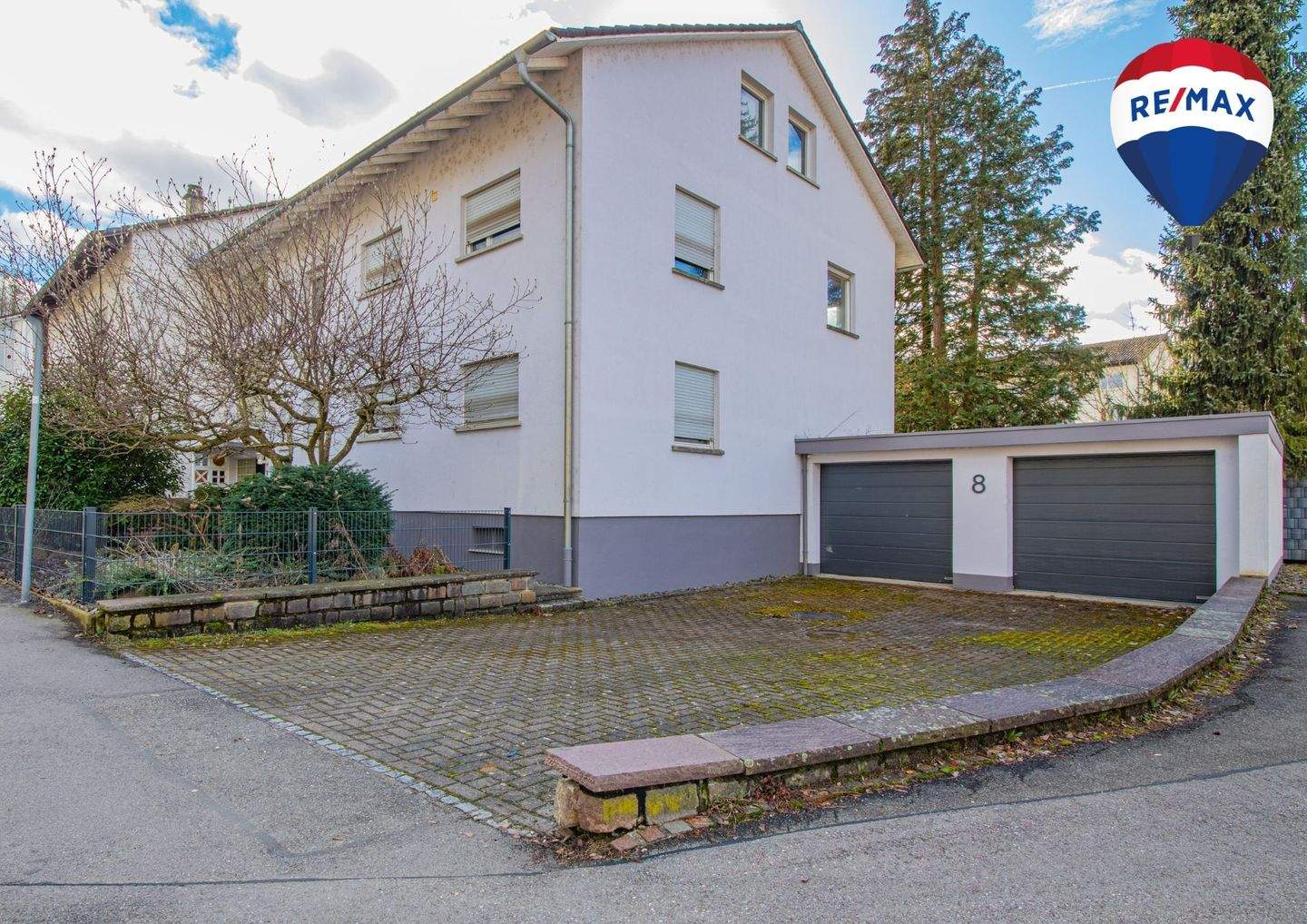 Immobilie in Waldshut-Tiengen - Großzügiges Zweifamilienhaus mit Garten, Wintergarten und viel Potenzial in ruhiger Lage in Tiengen - Ideal für Familien, Mehrgenerationenwohnen und W - Bild 0