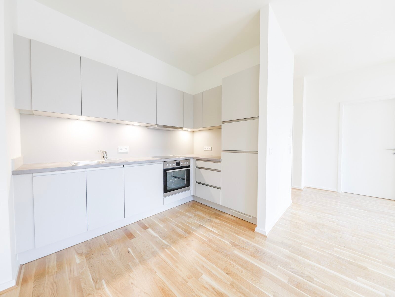 Penthouse zur Miete 727,83 € 2 Zimmer 44,4 m²<br/>Wohnfläche 5.<br/>Geschoss 01.11.2024<br/>Verfügbarkeit Landhausstraße 3c Innere Altstadt-Ost Dresden 01067