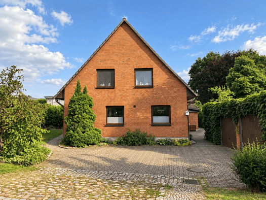 Einfamilienhaus zum Kauf 325.000 € 8 Zimmer 190 m² 932 m² Grundstück Bad Oldesloe 23843