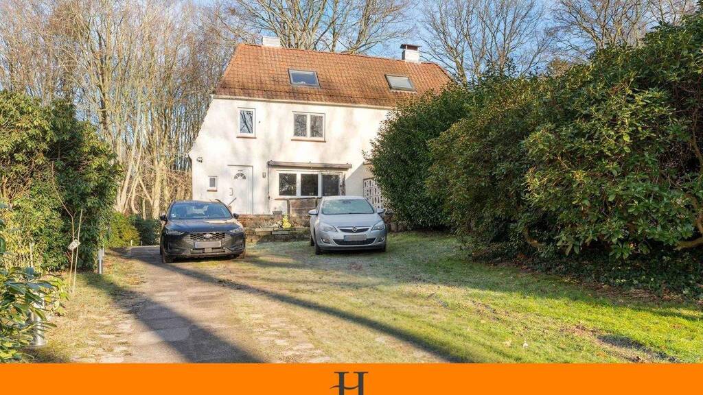 Gepflegte Doppelhaushälfte auf großem Grundstück in ruhiger Lage