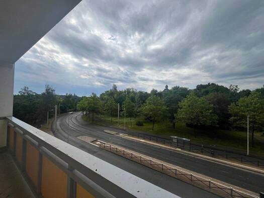 Wohnung zur Miete 345 € 3 Zimmer 75 m² 3. Geschoss frei ab sofort Neuplanitzer Straße 27 Neuplanitz Zwickau 08062