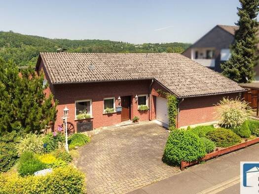 Einfamilienhaus zum Kauf 325.000 € 6 Zimmer 158 m² 849 m² Grundstück Betzdorf Betzdorf 57518
