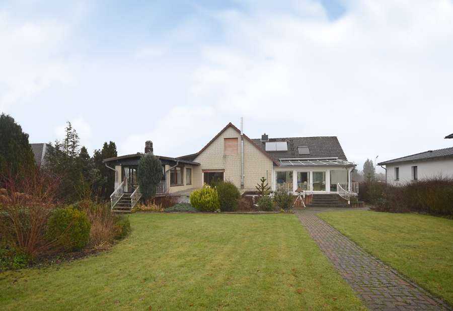 Einfamilienhaus zum Kauf 295.000 € 9 Zimmer 274 m²<br/>Wohnfläche 762 m²<br/>Grundstück Gittelde Bad Grund (Harz) 37539