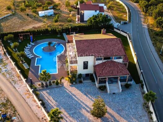 Haus zum Kauf 1.700.000 € 20 Zimmer 560 m² Visocane, Policnik Policnik