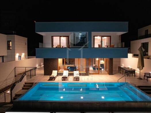 Villa zum Kauf 1.990.000 € 5 Zimmer 445 m² 502 m² Grundstück Makarska