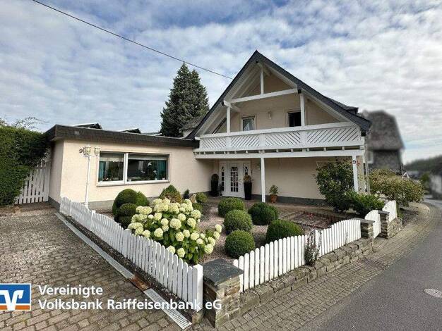 Einfamilienhaus zum Kauf 385.000 € 7 Zimmer 220 m² 2.032 m² Grundstück Utzenhain 56291