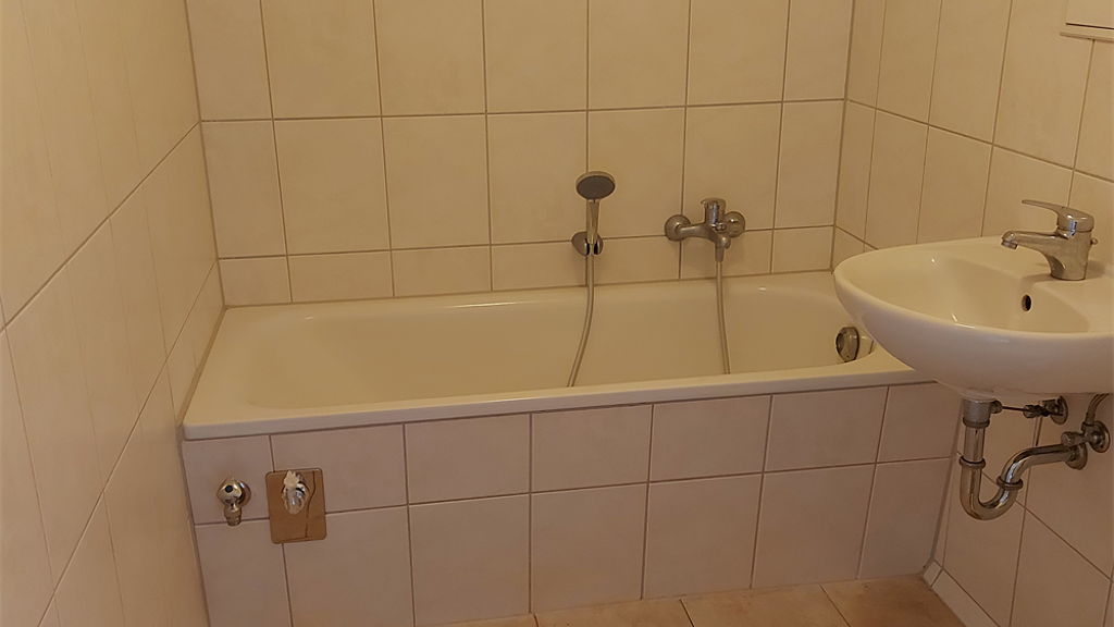 Wohnung zur Miete 340 € 3 Zimmer 61,8 m² 4. Geschoss frei ab sofort M.-Gorki-Ring 30 Neustrelitz 17235