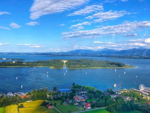 Hotel zum Kauf 22 Zimmer 50 Betten 350 m² Gastrofläche 2.700 m² Grundstück Bernau Bernau am Chiemsee 83233