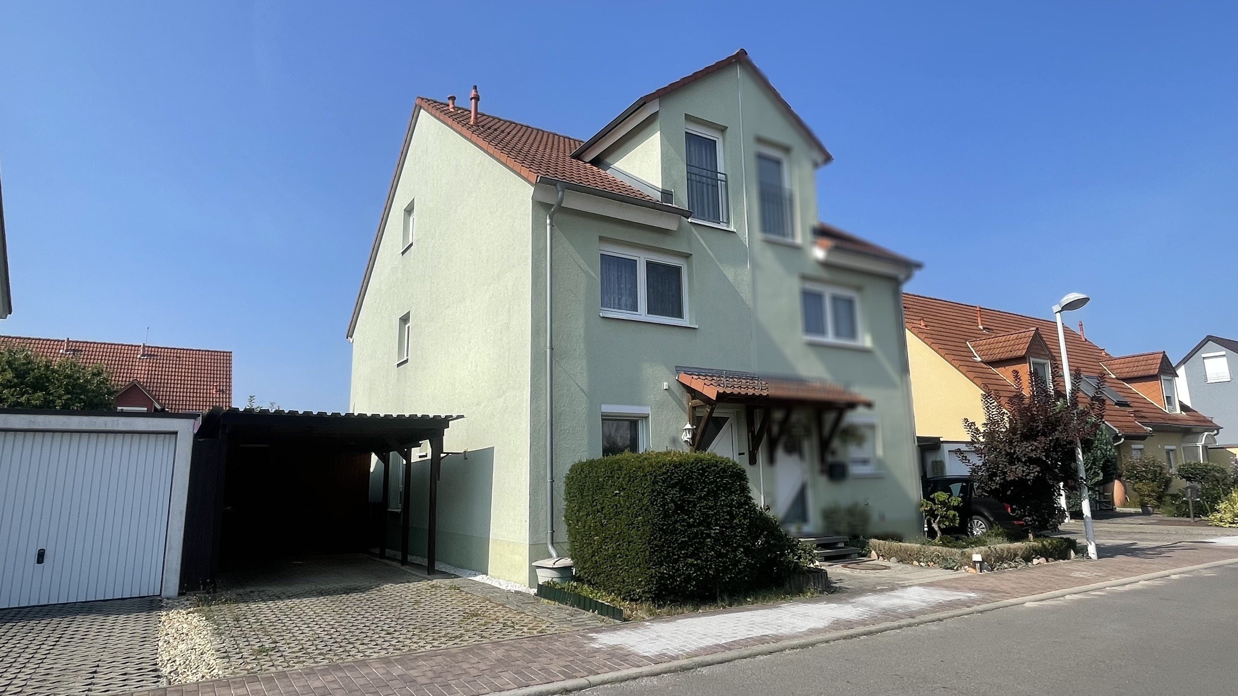 Doppelhaushälfte zum Kauf 219.000 € 4 Zimmer 113,7 m²<br/>Wohnfläche 232 m²<br/>Grundstück Am Bahnhof Hoyerswerda 02977