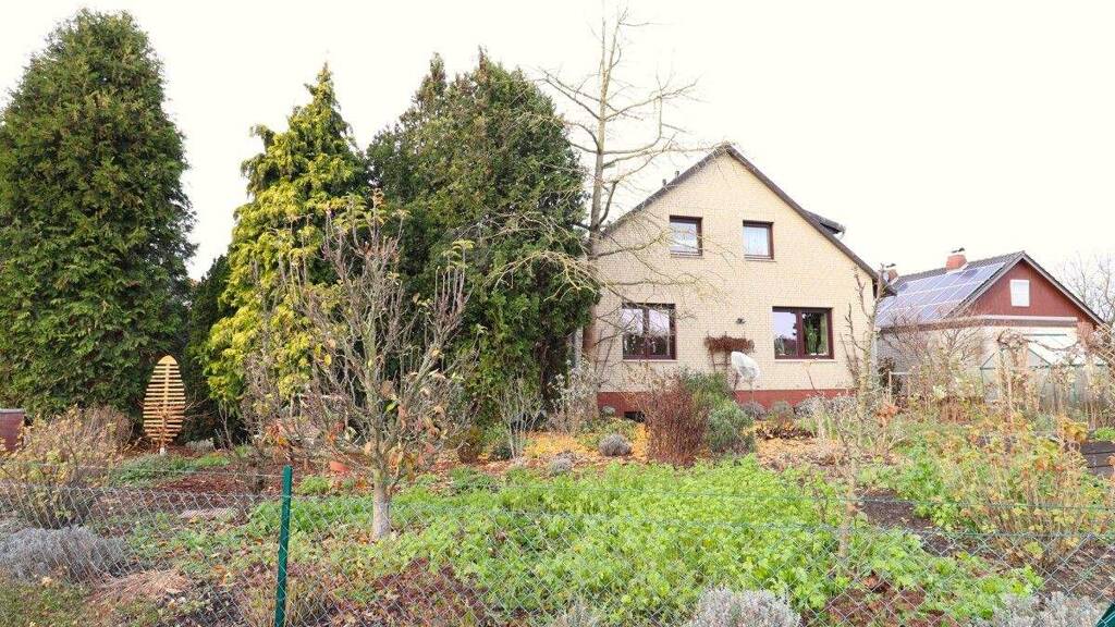 Mehrfamilienhaus zum Kauf 299.000 € 9 Zimmer 252 m² 1.045 m² Grundstück Glentorf Königslutter am Elm / Glentorf 38154