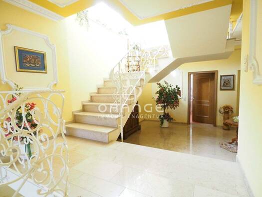 Haus zum Kauf 1.145.000 € 7 Zimmer 226 m² 1.087 m² Grundstück Blaubeuren 89143