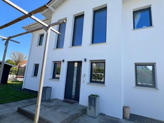 Villa zur Miete 2.700 € 4,5 Zimmer 185 m² 1.064 m² Grundstück frei ab sofort Hohenpolding Hohenpolding 84432