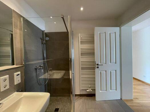 Wohnung zum Kauf 235.499 € 3 Zimmer 61,8 m² EG Eisenbahnstr. 172b Volkmarsdorf Leipzig 04315