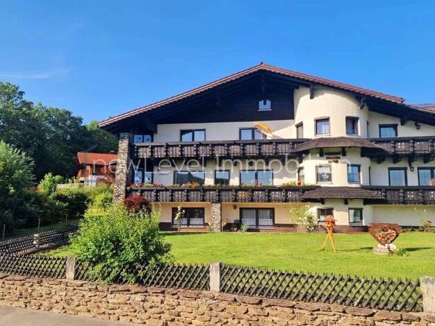 Hotel zum Kauf 1.170.000 € 18 Zimmer 549,1 m² Gastrofläche 1.301 m² Grundstück Drachselsried Drachselsried 94256
