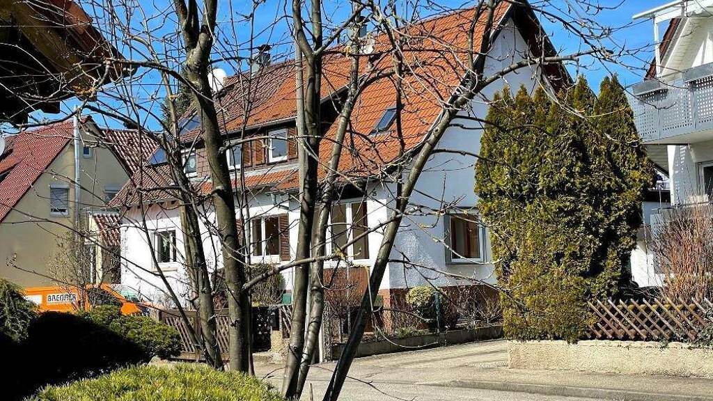 Doppelhaushälfte zur Miete 2.200 € 7 Zimmer 155 m² 300 m² Grundstück Renningen 71272