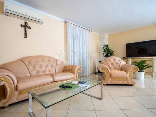 Wohnung zur Miete 1.900 € 4 Zimmer 160 m² 1. Geschoss Mihotici, Matulji Matulji