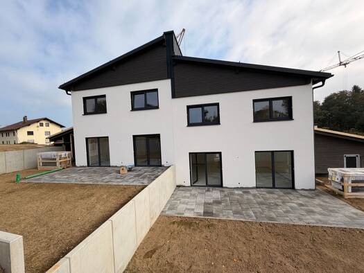 Doppelhaushälfte zum Kauf - Erstbezug 600.000 € 6 Zimmer 130 m² 320 m² Grundstück frei ab 01.11.2026 Heining Passau 94036