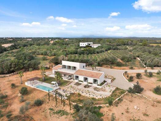 Villa zum Kauf - Erstbezug 3.900.000 € 5 Zimmer 460 m² 25.000 m² Grundstück Salines (Ses) 07640