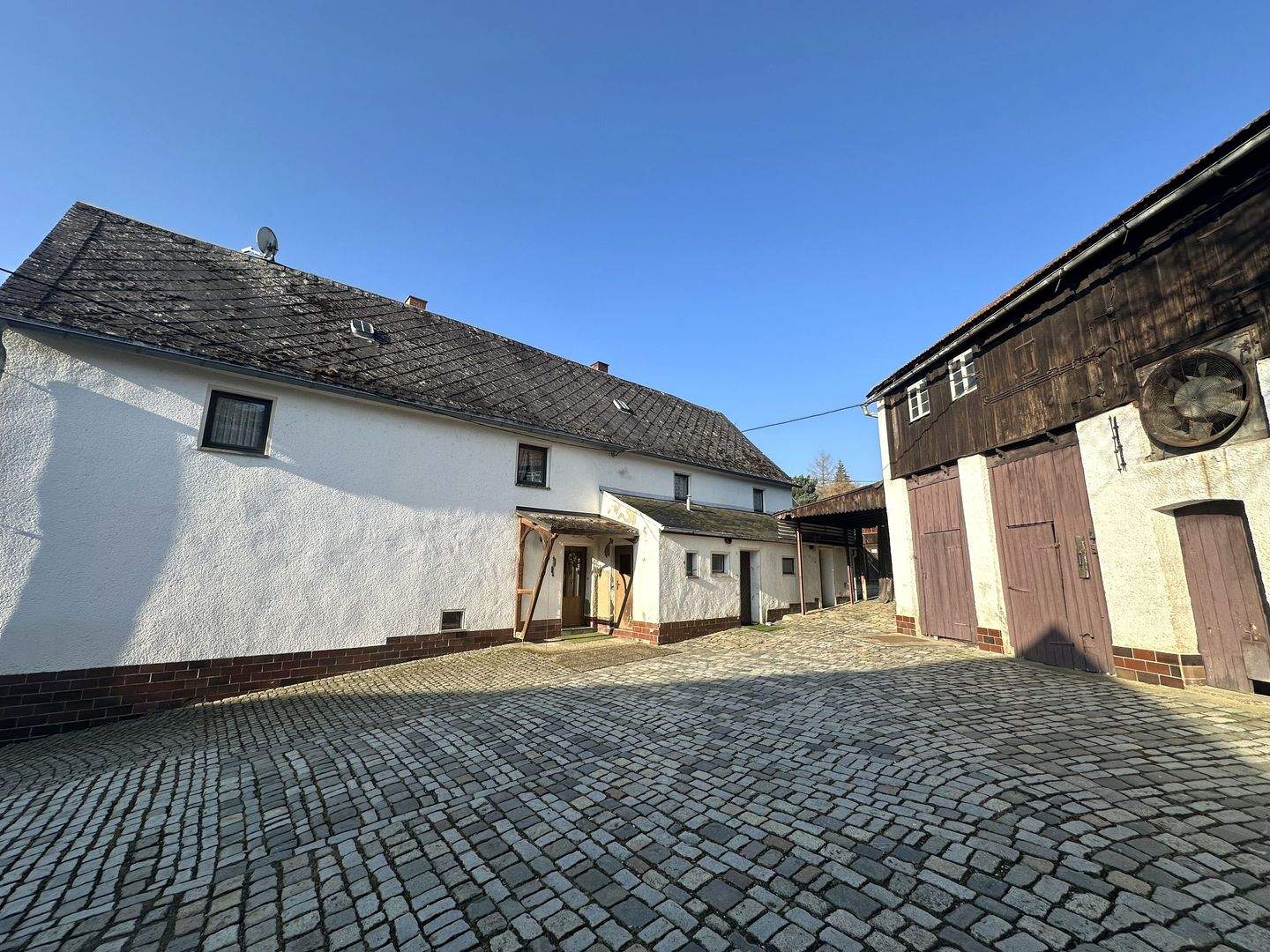 Immobilie in Rosenbach/Vogtland - Plauen 4 km: Dreiseithof mit Scheunen, Garten und Baugrund - Bild 3