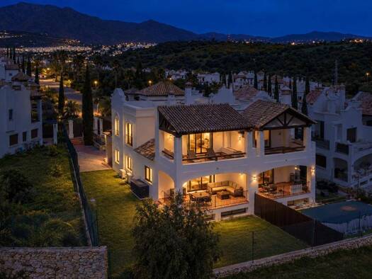 Chalet zum Kauf 859.950 € 4 Zimmer 304 m² 437 m² Grundstück Estepona 29693