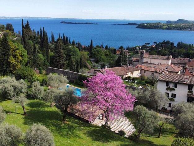 Haus zum Kauf 1.950.000 € 11 Zimmer 350 m² 3.500 m² Grundstück frei ab sofort Gardone Riviera