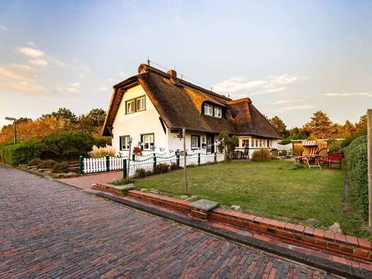 Mehrfamilienhaus zum Kauf als Kapitalanlage geeignet 2.300.000 € 15 Zimmer 30 m² 922 m² Grundstück Langeoog 26465