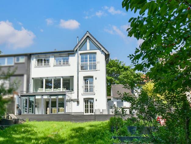 Doppelhaushälfte zum Kauf 1.150.000 € 6,5 Zimmer 238 m² 601 m² Grundstück Bergerhausen Stadtbezirk II 45136