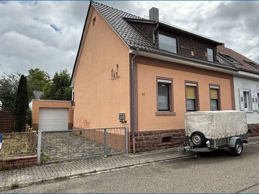 Doppelhaushälfte zum Kauf provisionsfrei 435.000 € 7 Zimmer 135 m² 365 m² Grundstück Berghausen Pfinztal / Berghausen 76327