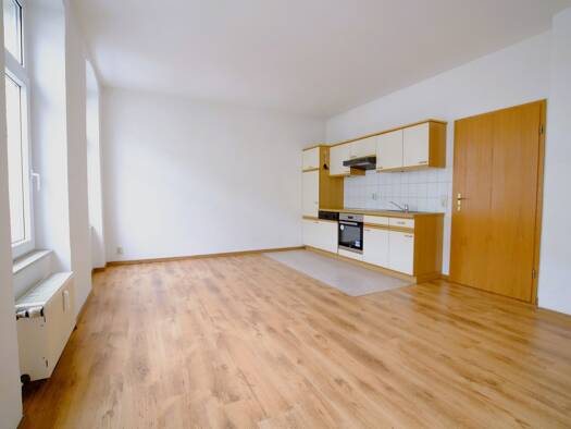Wohnung zur Miete 320 € 2 Zimmer 50 m² Geschoss 3/4 frei ab 01.10.2026 Innenstadt Gera 07545