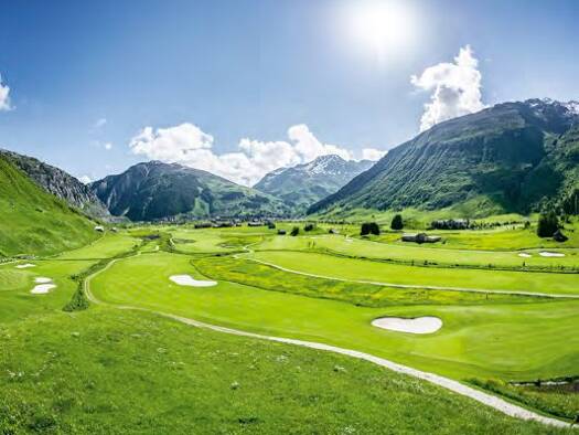 Studio zum Kauf 6 Zimmer 242 m² Andermatt Andermatt 6490