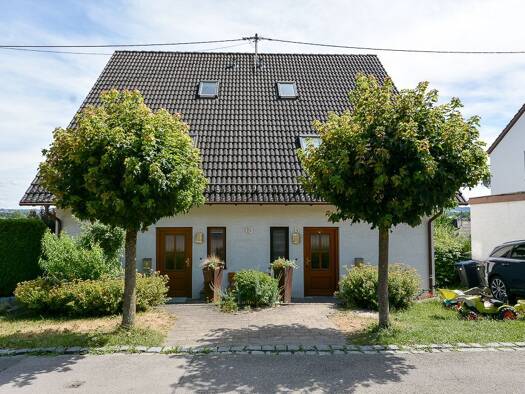 Doppelhaushälfte zur Miete 1.000 € 5 Zimmer 111 m² 300 m² Grundstück frei ab 01.09.2026 Dinkelscherben 86424