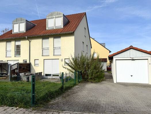 Doppelhaushälfte zum Kauf 235.000 € 5 Zimmer 135 m² 374 m² Grundstück Eschenbach Eschenbach in der Oberpfalz 92676