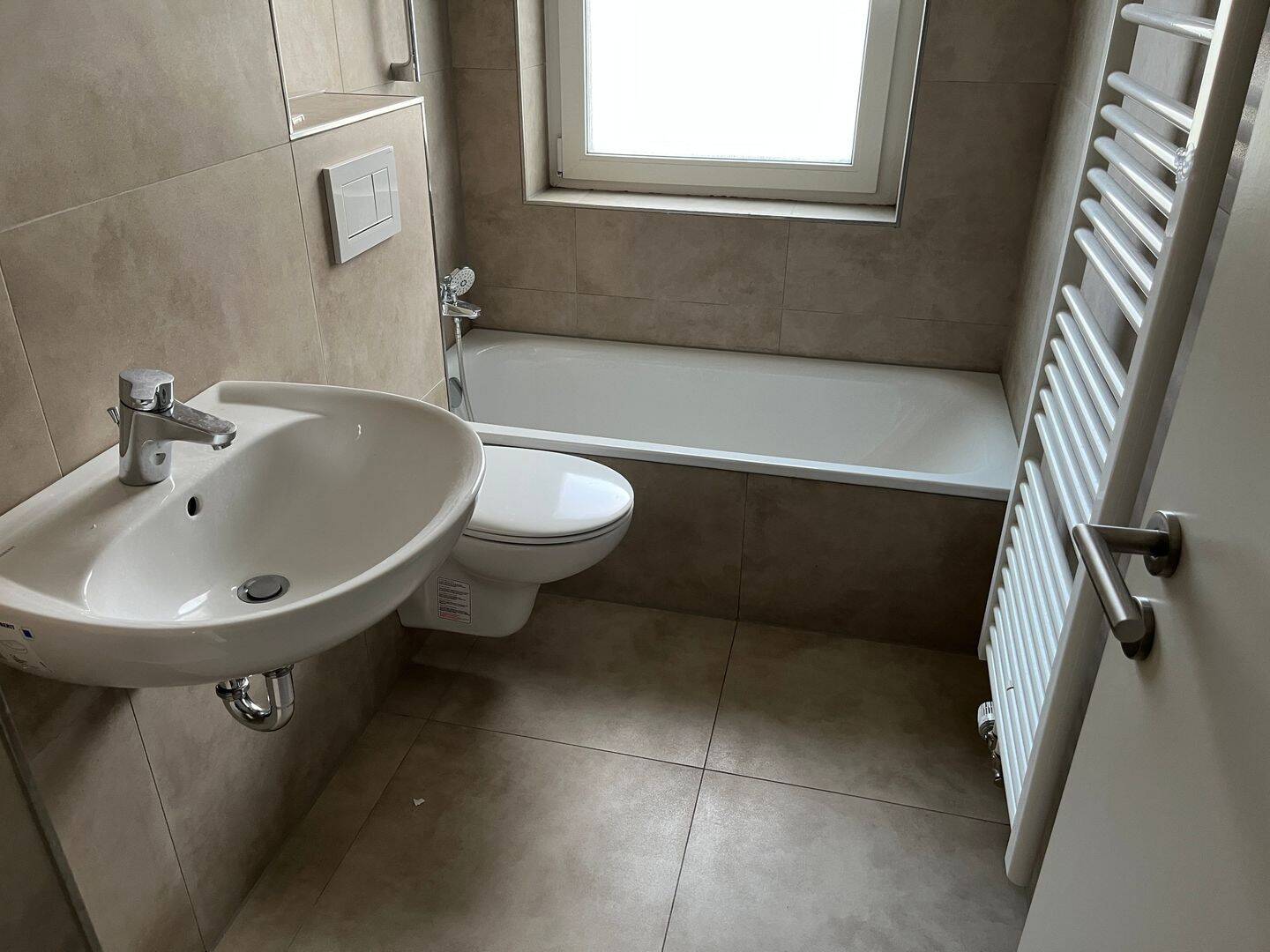 Erstbezug nach Renovierung - 3 ZW im 1. OG mit Balkon zum Innenhof, modernes Tageslichtbad mit Badewanne - ab sofort bezugsbereit – Nürnberg – Vorschaubild 18