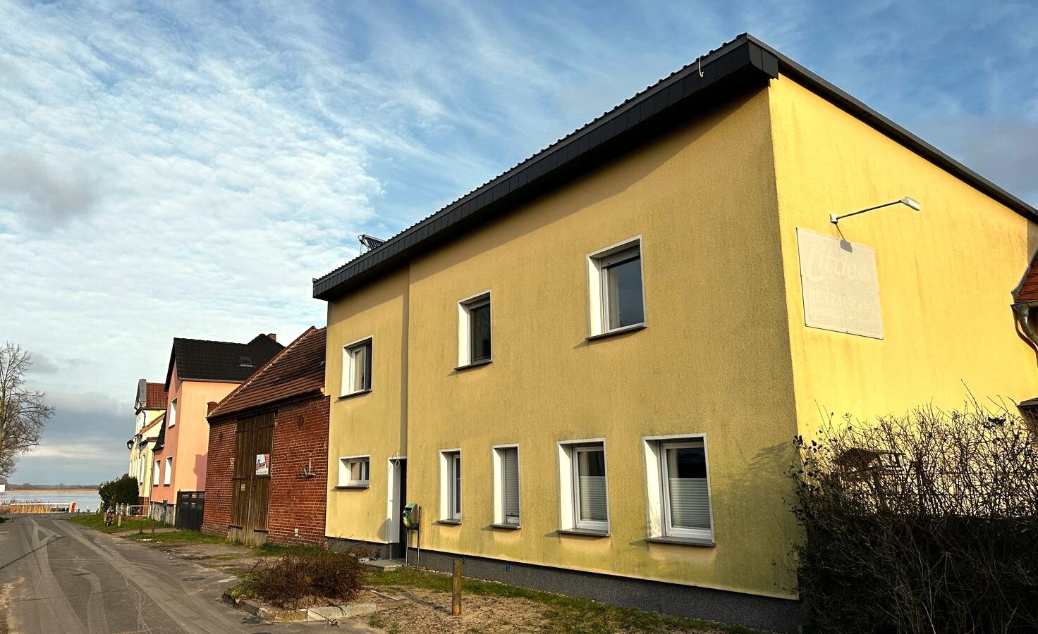 Haus zum Kauf 399.000 € 6 Zimmer 149 m²<br/>Wohnfläche 815 m²<br/>Grundstück 01.03.2025<br/>Verfügbarkeit Semlin Rathenow 14712